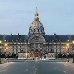 Eiffel Tower Magnificent studio Paris